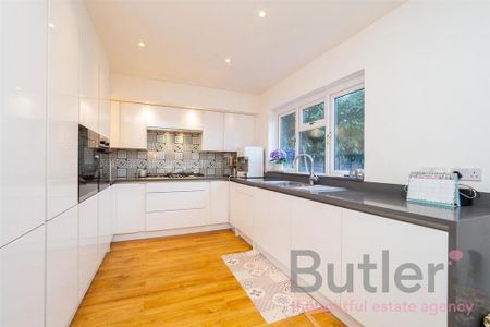 3 bedroom semi-detached house to rent - Photo 3