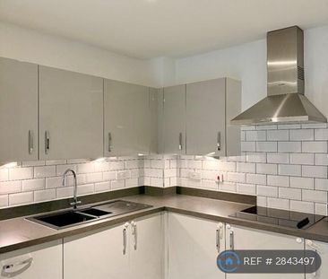 3 bedroom semi-detached house to rent - Photo 5