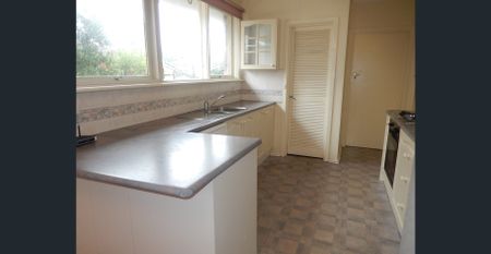 Three Bedroom Family Home - Photo 5