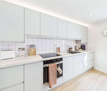 High Street, Crediton, Devon, EX17 - Photo 4