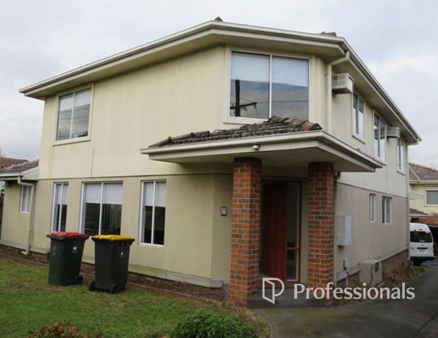 Furnished 1 Bedroom in Clayton close to Monash - $150 per week - Photo 1