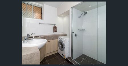 2/33-35 Tourist Road, East Toowoomba, Qld 4350 - Photo 4