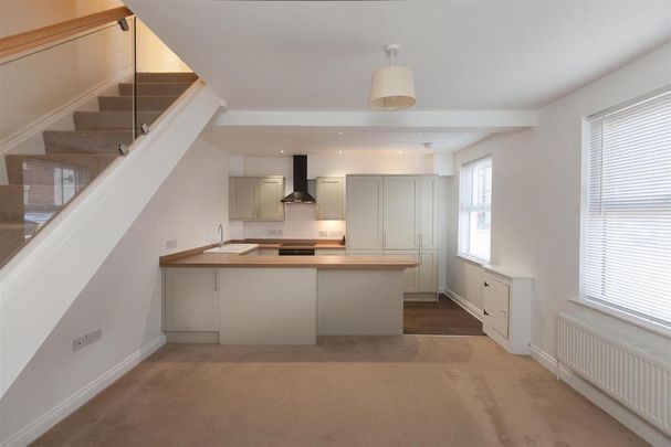 2 bedroom end of terrace house to rent - Photo 1