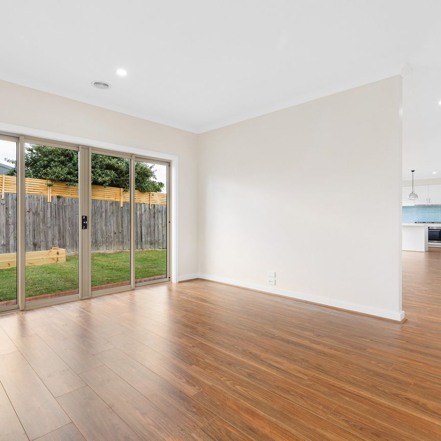 Contemporary Sustainable Comfort Just Steps From Schools, Shops & Transport - Photo 1