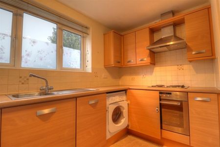 2 BED Apartment To rent - Photo 5