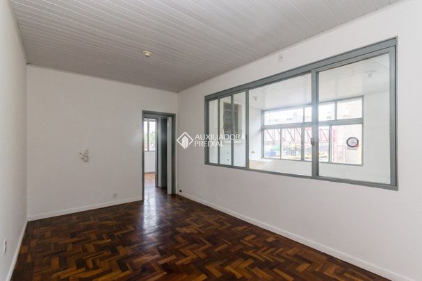 Apartamento com 2 quartos e 70m² para alugar em Passo da Areia, Porto Alegre. - Photo 1
