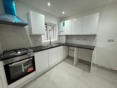 3 bedroom terraced house to rent - Photo 5