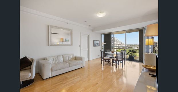 Fully Furnished - Luxury 2 Bedroom Unit with River View! - Photo 1