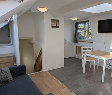 Studio Flat, Elmshaw Road, SW15 - Photo 4