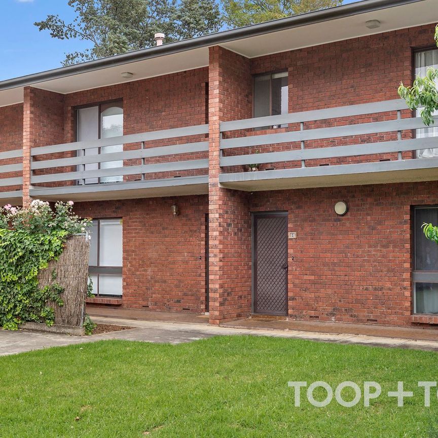 LIGHT-FILLED KENSINGTON TOWNHOUSE - Photo 1