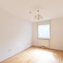 Attraktive 2-Zimmer-Wohnung mit Balkon und Abstellraum im 3. Liftstock - Straßenbahnnähe - Photo 2