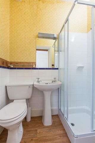 1 bedroom private hall to rent - Photo 5