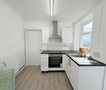 4 bedroom terraced house to rent - Photo 4
