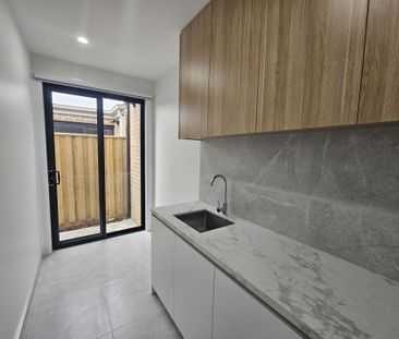 Stunning Family Home - Photo 2