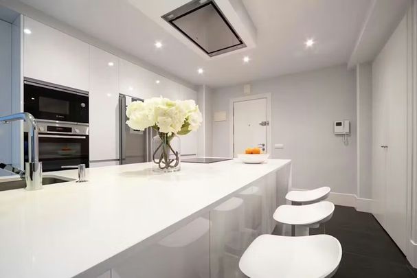 Carrer del Comte Borrell, Barcelona, Catalonia 08015 - Photo 1