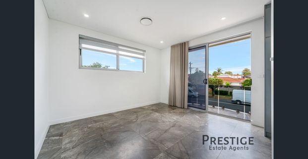 Sophisticated Family home! - Photo 1