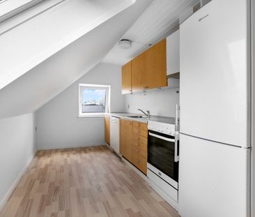 RUMMELIG OG INDBYDENDE LEJLIGHED I HOBRO-OMRÅDET - Foto 6