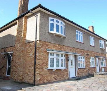 Station Road, Gidea Park, Romford, RM2 - Photo 3