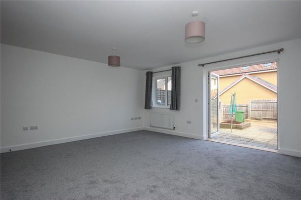 4 bedroom end of terrace house to rent - Photo 1