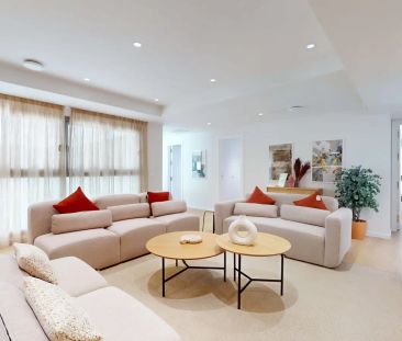 Room in a shared 10-bedroom apartment for rent in Cuatro Caminos. - Foto 1