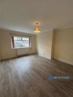 2 bedroom end of terrace house to rent - Photo 1