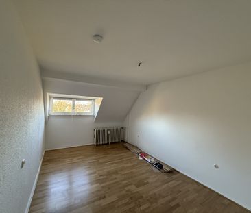 Wohnen mit Blick auf das Bismarckviertel – charmante 3-Zimmer-Dachg... - Photo 1