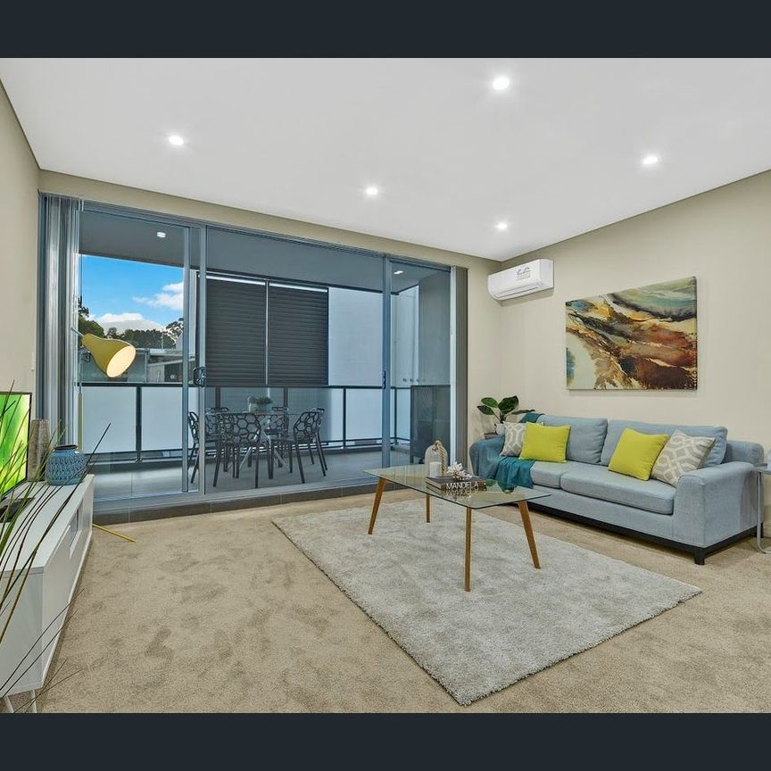 JUST TOUCHED DOWN IN GRANVILLE - MINUTES WALK TO GRANVILLE STATION - Photo 1