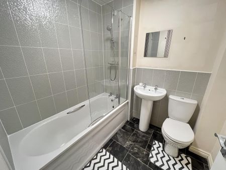 2 bedroom semi-detached house to rent - Photo 4