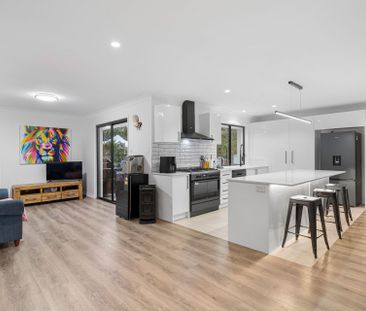 For Lease: Sophisticated Family Home with Swimming Pool - Photo 6