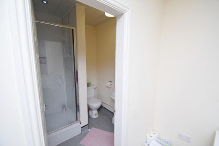 8 bedroom terraced house to rent - Photo 5