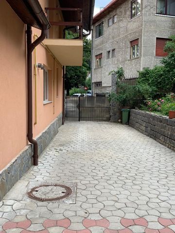 Vila de cinci camere in zona Schei - Fotografie 3