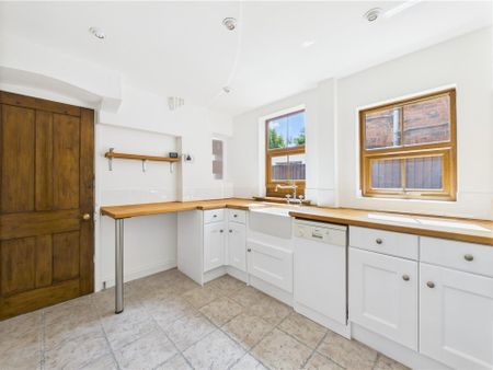 2 bedroom Terraced House to rent - Photo 4