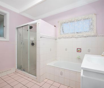 Charming Three Bedroom Home - Photo 5