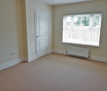 4 bedroom semi-detached house to rent - Photo 2