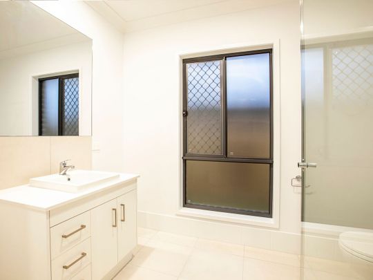 FOUR-BEDROOM FAMILY HOME - Photo 1