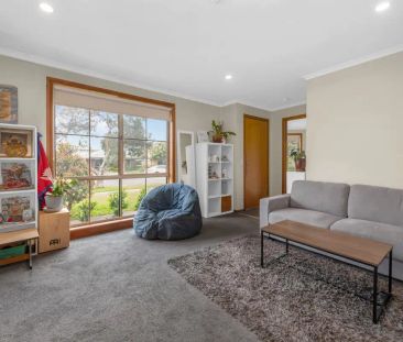 “Walking distance to train station, shops and cafes” - Photo 1