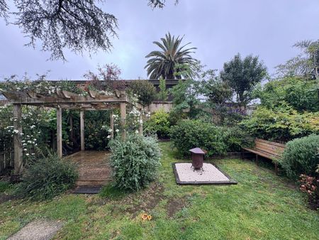 Two bedroom home - Close to CBD! - Photo 4