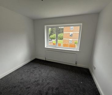 3 bedroom end of terrace house to rent - Photo 4