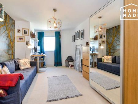 The Mast, Albert Basin Way, E16 - Photo 2