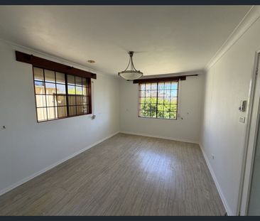 Charming Family Home in Mount Victoria - Photo 6