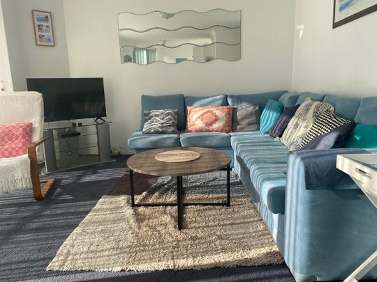 Prime location with beautiful waterviews. - Photo 1