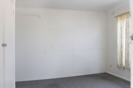 TIDY ONE BEDROOM UNIT CLOSE TO THOMPSON ROAD - Photo 2