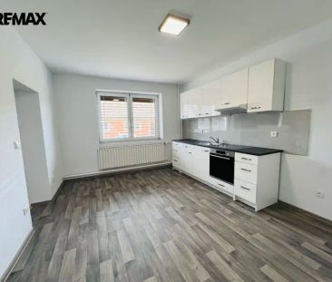 Pronájem bytu 2+1 s parkováním, dvorem a zahradou ve Bzenci, 75 m - Photo 3