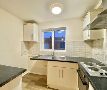 1 bedroom Flat To Let - Photo 2