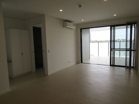 BREAK LEASE - Top Floor Unit, Great Outlook with a very generous exclusive Secure Storage Cage! - Photo 4