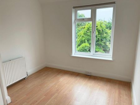 4 bedroom end of terrace house to rent - Photo 3