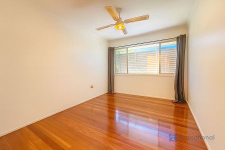 Charming 3-Bedroom Family Home with Rumpus and Study - Ideal Location in Raceview - Photo 2