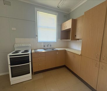 Comfortable Home with Spacious Yard - Photo 5