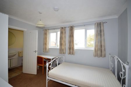 5 bedroom detached house to rent - Photo 3