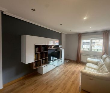 Piso de alquiler en Avilés - José Manuel Pedregal, Centro - Photo 2